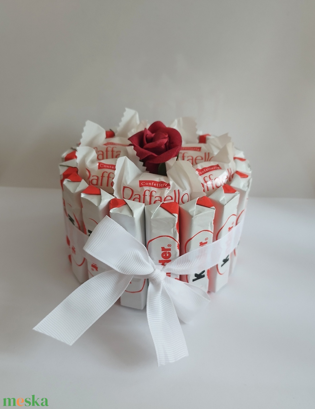 Mini Raffaello és Kinder csoki édesség torta - élelmiszer - édesség - Meska.hu Mini Raffaello és Kinder csoki édesség torta - élelmiszer - édesség - Meska.hu