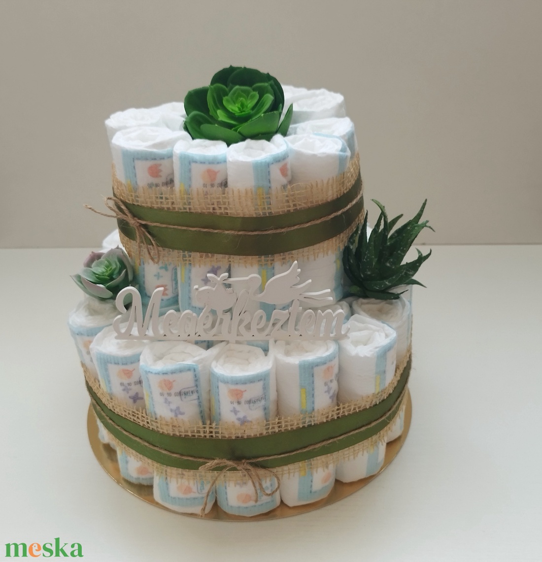 Pozsgással díszített kétszintes pelenkatorta  - játék & sport - Meska.hu