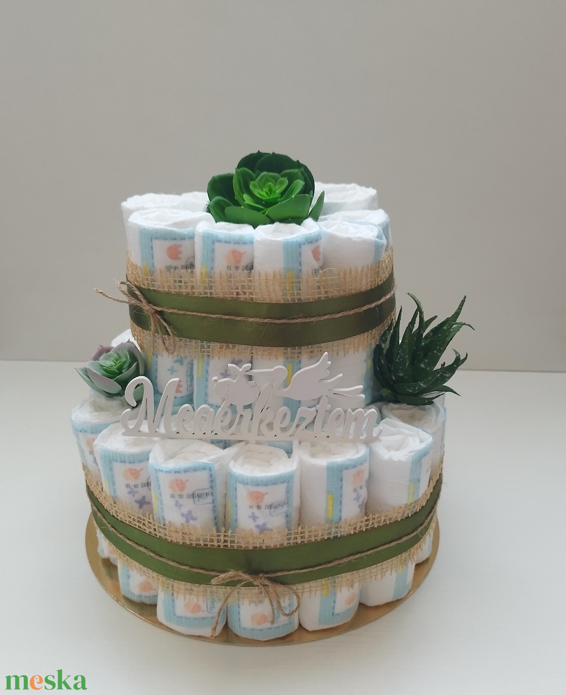 Pozsgással díszített kétszintes pelenkatorta  - játék & sport - Meska.hu