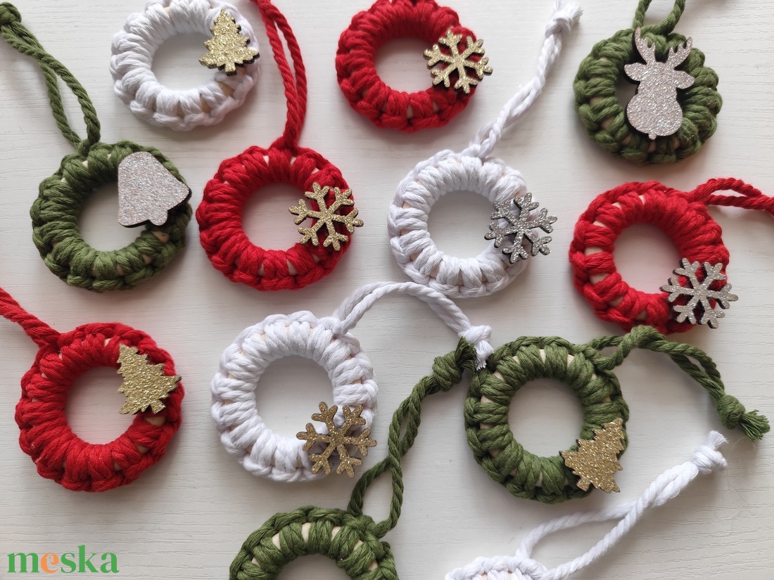 Karácsonyi makramé kisebb, 12 darabos  - karácsony - karácsonyi lakásdekoráció - karácsonyfadíszek - Meska.hu