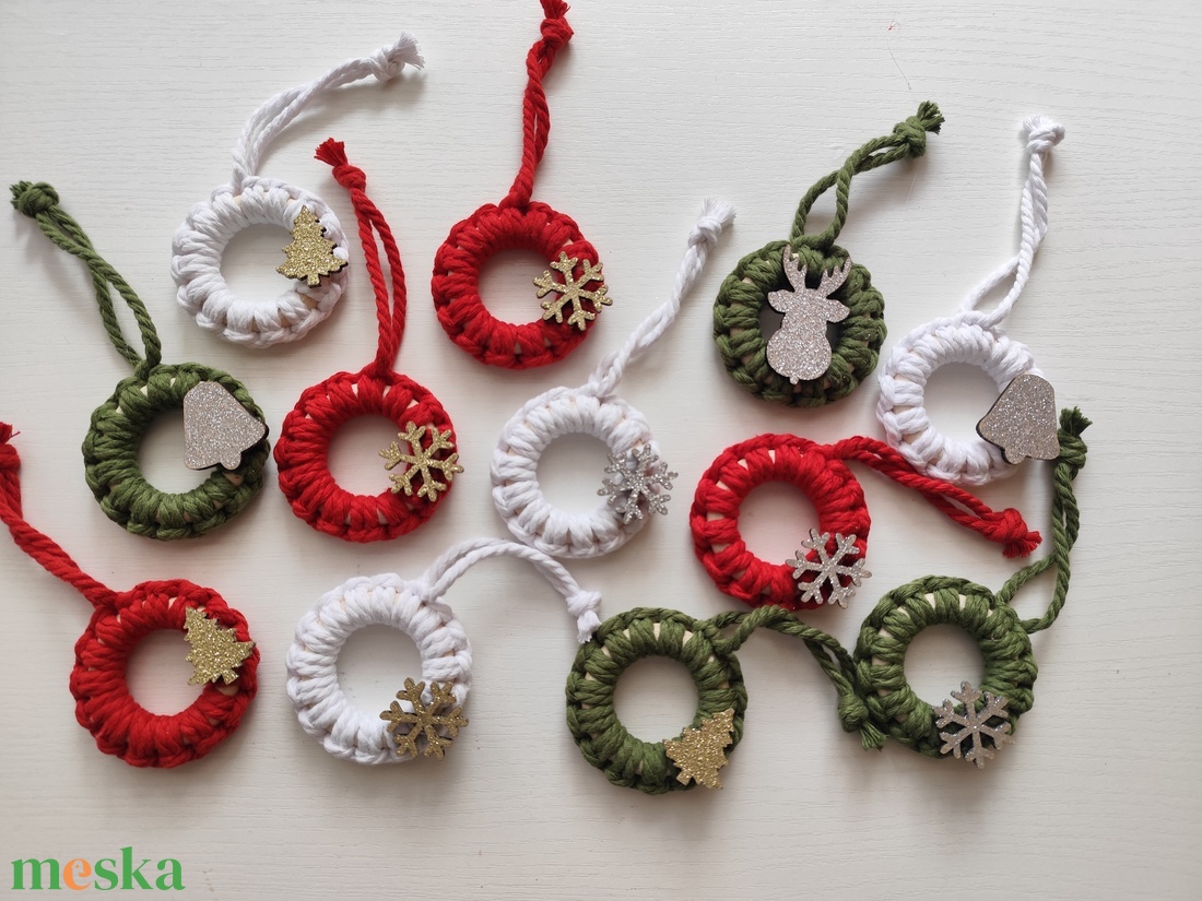 Karácsonyi makramé kisebb, 12 darabos  - karácsony - karácsonyi lakásdekoráció - karácsonyfadíszek - Meska.hu