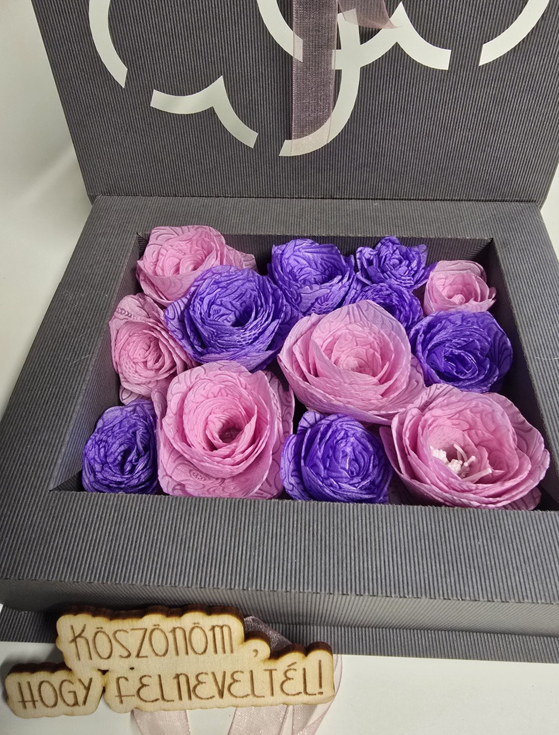 Szülőköszöntő virágbox örökrózsás - esküvő - emlék & ajándék - szülőköszöntő ajándék - Meska.hu