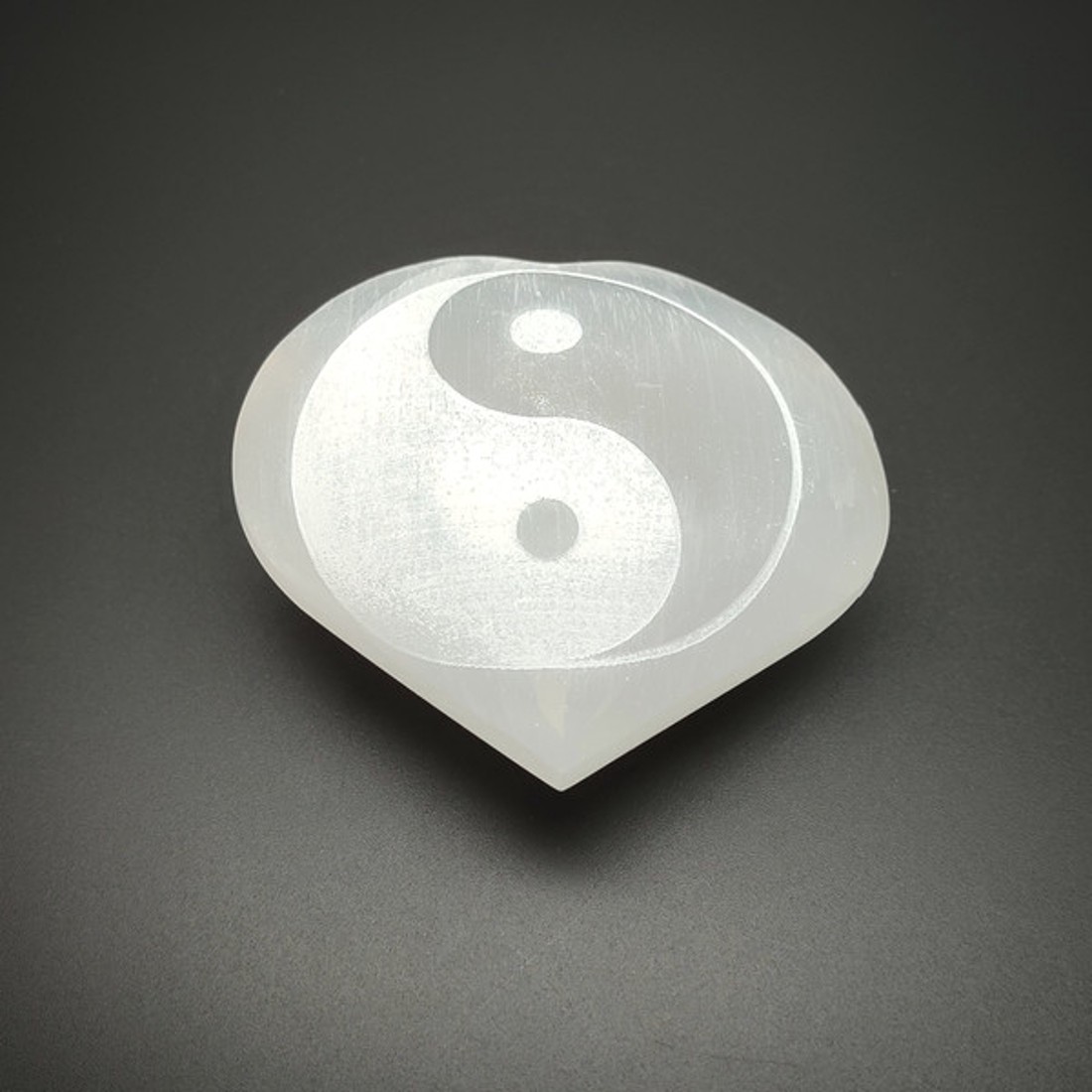 Szelenit szív yin yang 8 cm Egyensúly - kellékek & szerszámok - ásvány alapanyag - Meska.hu