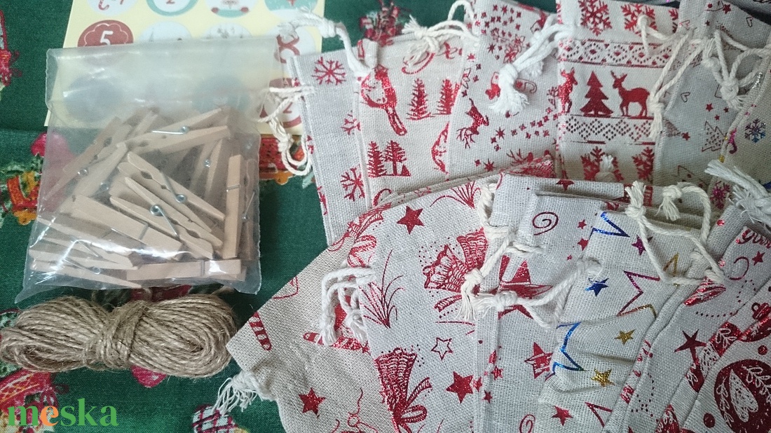 Adventi kalendárium naptár zsákocska piros juta 24 részes  - karácsony - adventi díszek - adventi naptár - Meska.hu