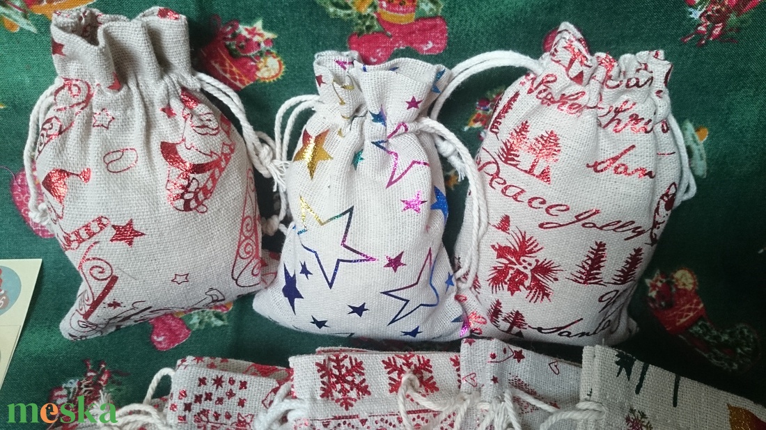 Adventi kalendárium naptár zsákocska piros juta 24 részes  - karácsony - adventi díszek - adventi naptár - Meska.hu