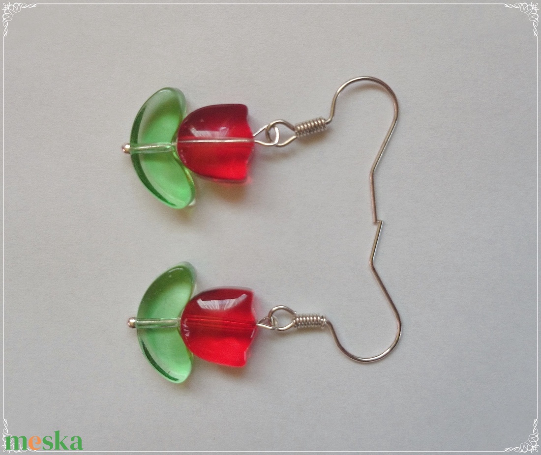 Piros Tulipán fülbevaló zöld levélkével - ékszer - fülbevaló - lógó fülbevaló - Meska.hu Piros Tulipán fülbevaló zöld levélkével - ékszer - fülbevaló - lógó fülbevaló - Meska.hu