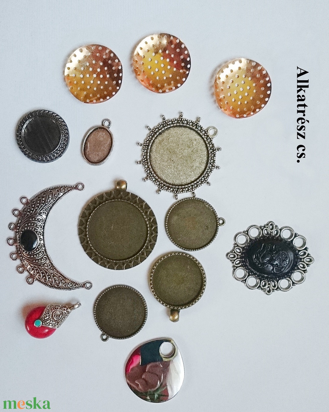 Ékszer Alkatrész csomag bronz medál alapok - diy (csináld magad) - egységcsomag - Meska.hu Ékszer Alkatrész csomag bronz medál alapok - diy (csináld magad) - egységcsomag - Meska.hu