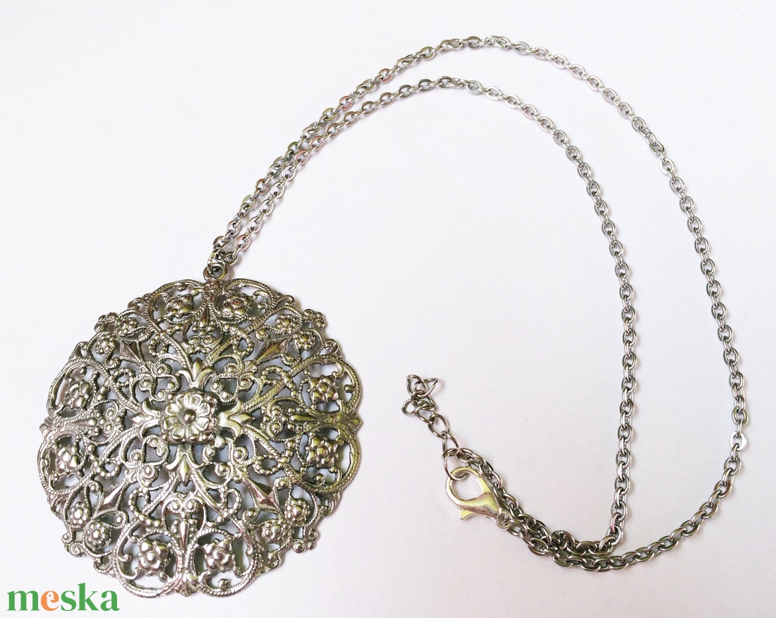 Vintage áttört mandala virág mintás fém medál nyaklánccal - ékszer - nyaklánc - medálos nyaklánc - Meska.hu Vintage áttört mandala virág mintás fém medál nyaklánccal - ékszer - nyaklánc - medálos nyaklánc - Meska.hu