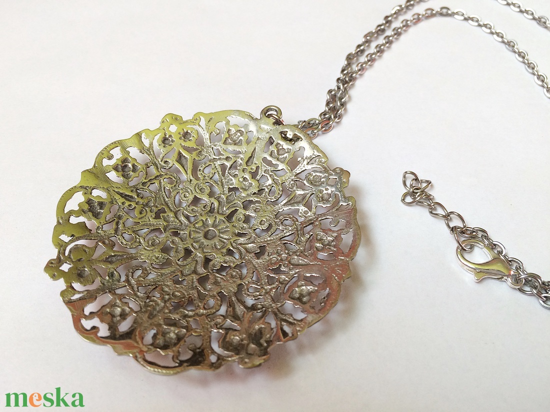 Vintage áttört mandala virág mintás fém medál nyaklánccal - ékszer - nyaklánc - medálos nyaklánc - Meska.hu Vintage áttört mandala virág mintás fém medál nyaklánccal - ékszer - nyaklánc - medálos nyaklánc - Meska.hu