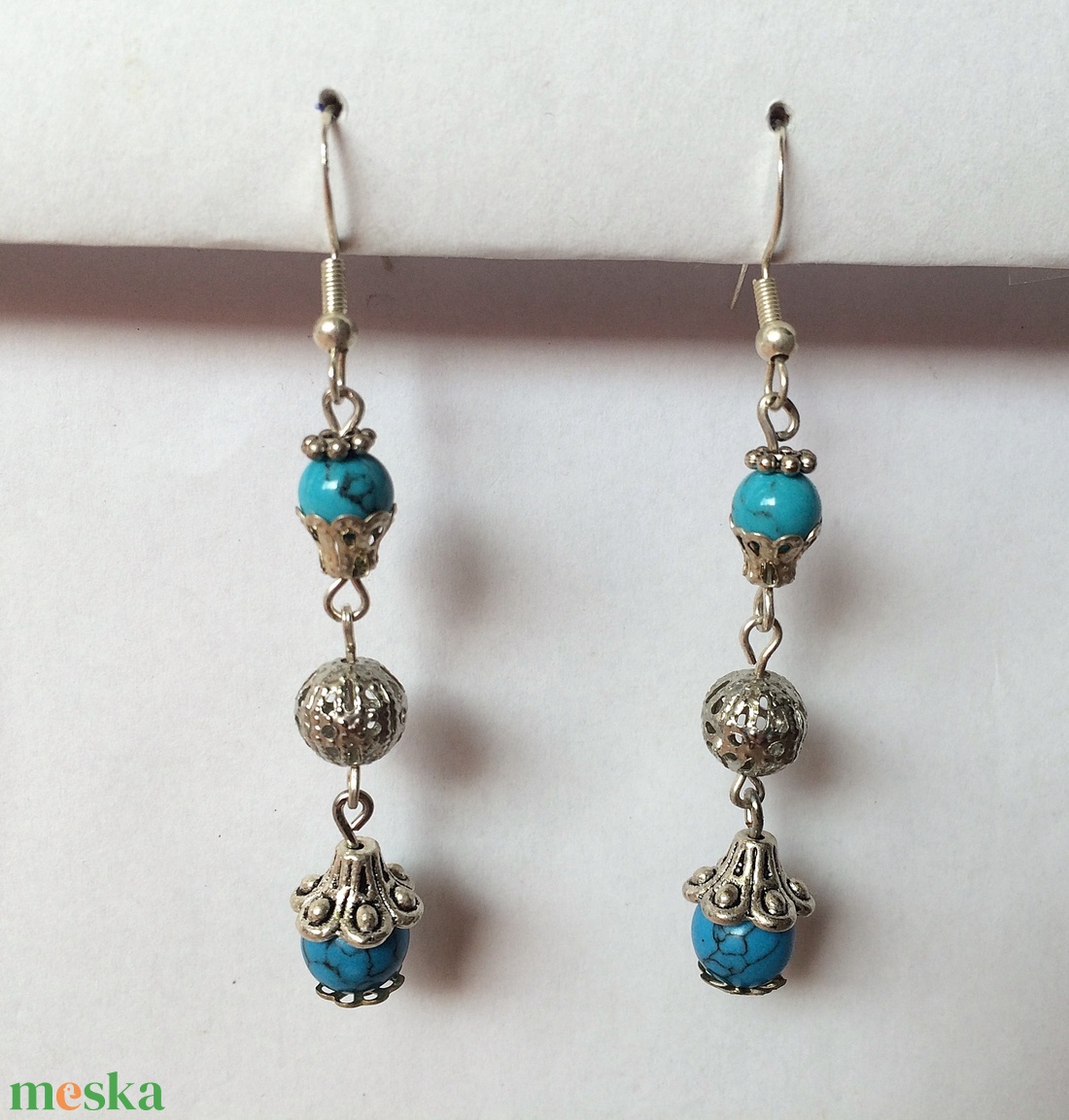 Kék howlit lógós fülbevaló ezüst díszekkel - ékszer - fülbevaló - lógó fülbevaló - Meska.hu Kék howlit lógós fülbevaló ezüst díszekkel - ékszer - fülbevaló - lógó fülbevaló - Meska.hu