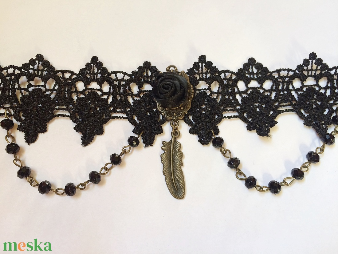 Fekete csipke nyakék rózsával és bronz toll függővel - ékszer - nyaklánc - medálos nyaklánc - Meska.hu Fekete csipke nyakék rózsával és bronz toll függővel - ékszer - nyaklánc - medálos nyaklánc - Meska.hu