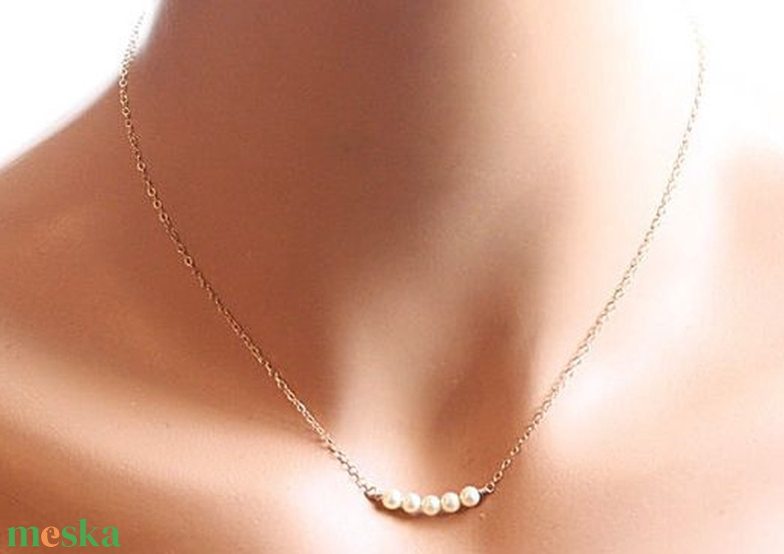 Elegáns fehér gyöngyös nyaklánc - ékszer - nyaklánc - gyöngyös nyaklánc - Meska.hu Elegáns fehér gyöngyös nyaklánc - ékszer - nyaklánc - gyöngyös nyaklánc - Meska.hu