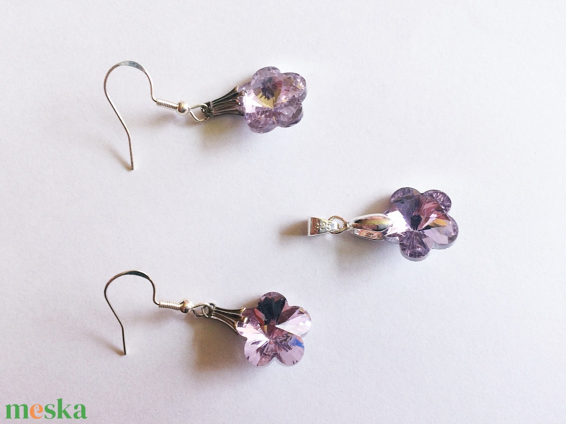 Rózsaszín virág kristályos fülbevaló 925 jelzett ezüst szerelékkel - ékszer - ékszerszett - Meska.hu