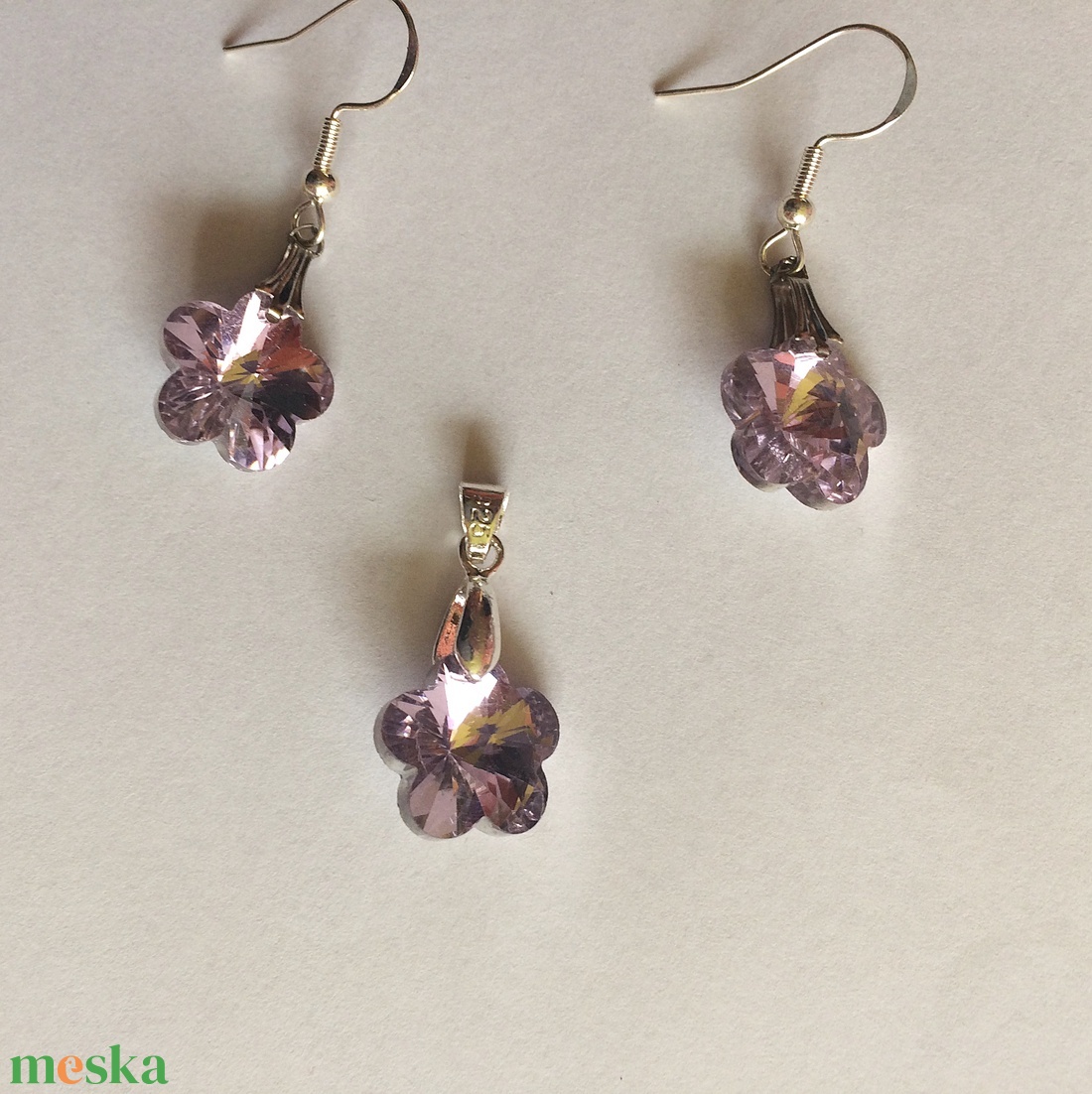 Rózsaszín virág kristályos fülbevaló 925 jelzett ezüst szerelékkel - ékszer - ékszerszett - Meska.hu