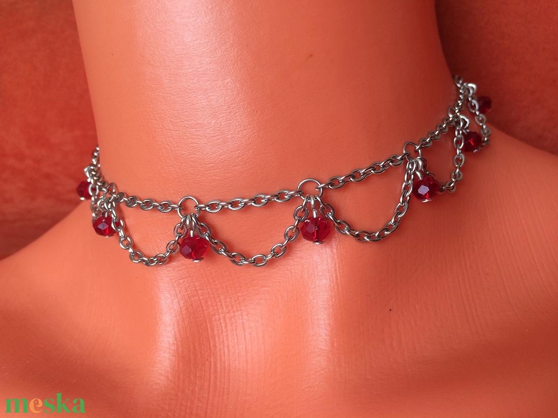 Ezüst fém choker stílusú nyaklánc+ fülbevaló piros gyöngyökkel - ékszer - ékszerszett - Meska.hu