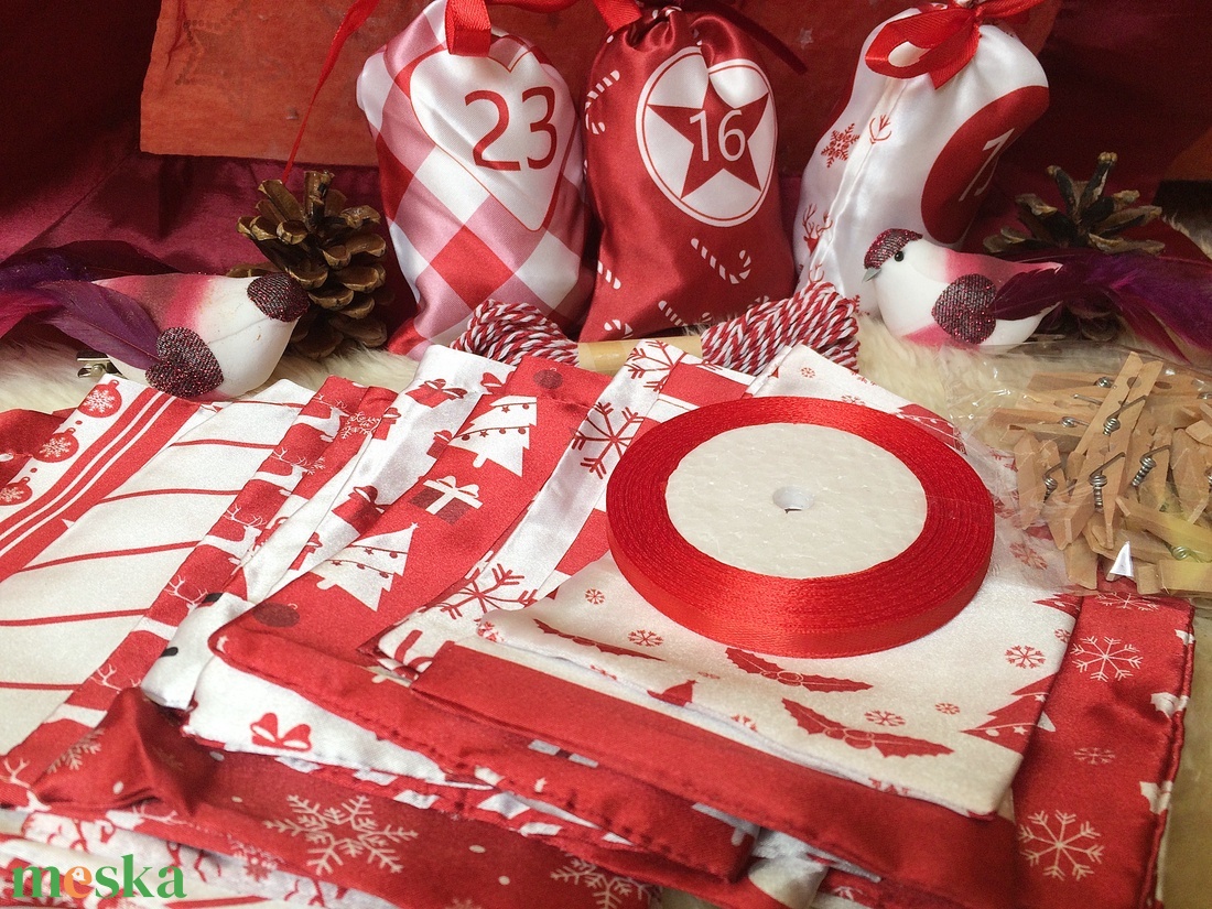 Piros-fehér adventi kalendárium naptár zsák 24 db - karácsony - adventi díszek - adventi naptár - Meska.hu