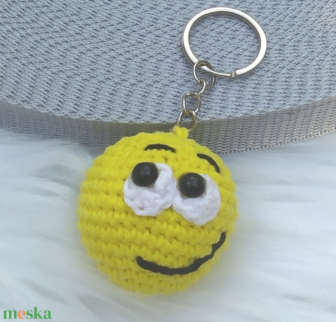 Horgolt emoji kulcstartó - táska & tok - kulcstartó & táskadísz - táskadísz - Meska.hu Horgolt emoji kulcstartó - táska & tok - kulcstartó & táskadísz - táskadísz - Meska.hu