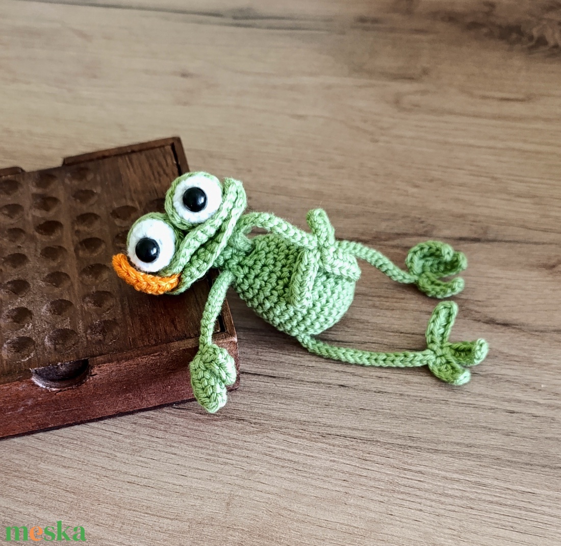 Horgolt béka - játék & sport - plüssállat & játékfigura - béka - Meska.hu