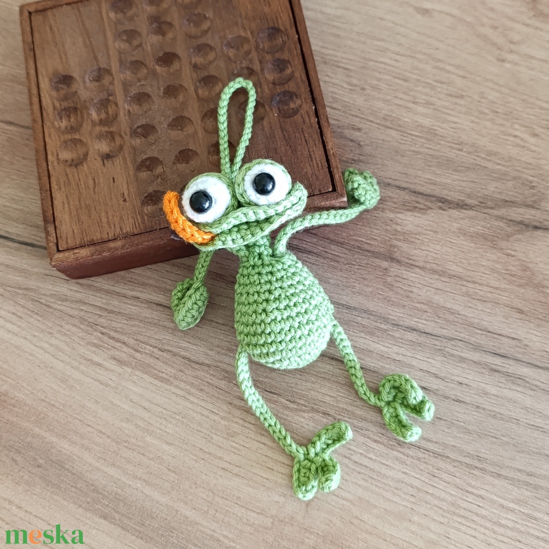 Horgolt béka - játék & sport - plüssállat & játékfigura - béka - Meska.hu