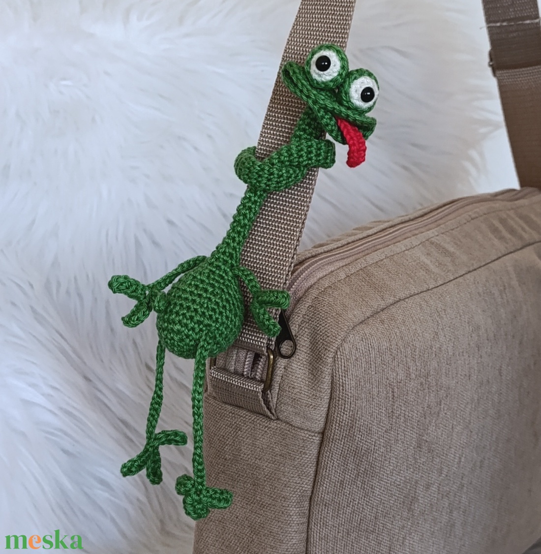 Horgolt béka táskadísz - táska & tok - kulcstartó & táskadísz - táskadísz - Meska.hu