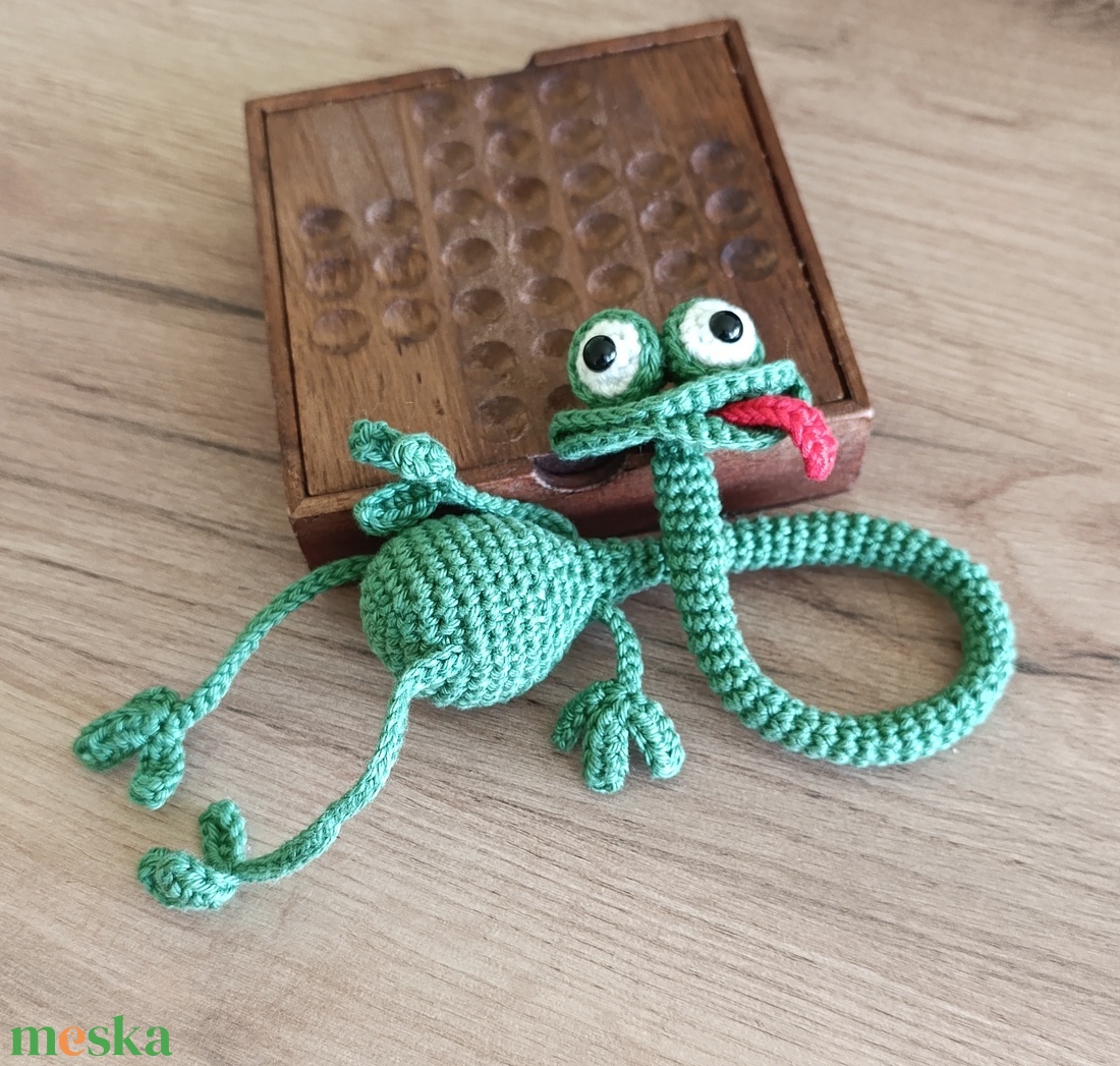 Horgolt béka táskadísz - táska & tok - kulcstartó & táskadísz - táskadísz - Meska.hu