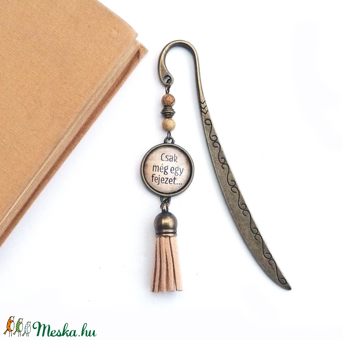 Csak még egy fejezet.... - üveglencsés könyvjelző  -  - Meska.hu