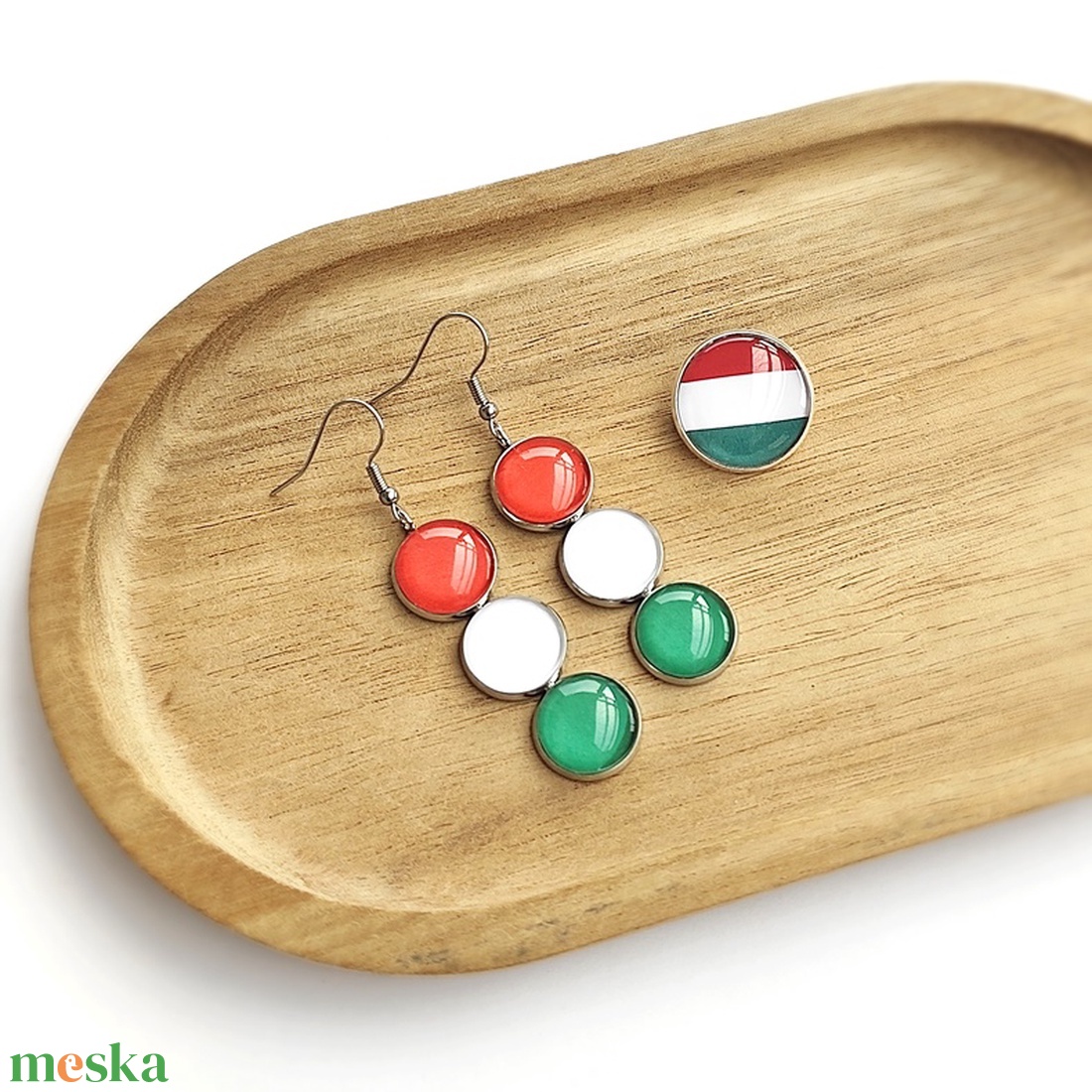 Trikolor ékszerszett - fülbevaló és kitűző - ékszer - ékszerszett - Meska.hu
