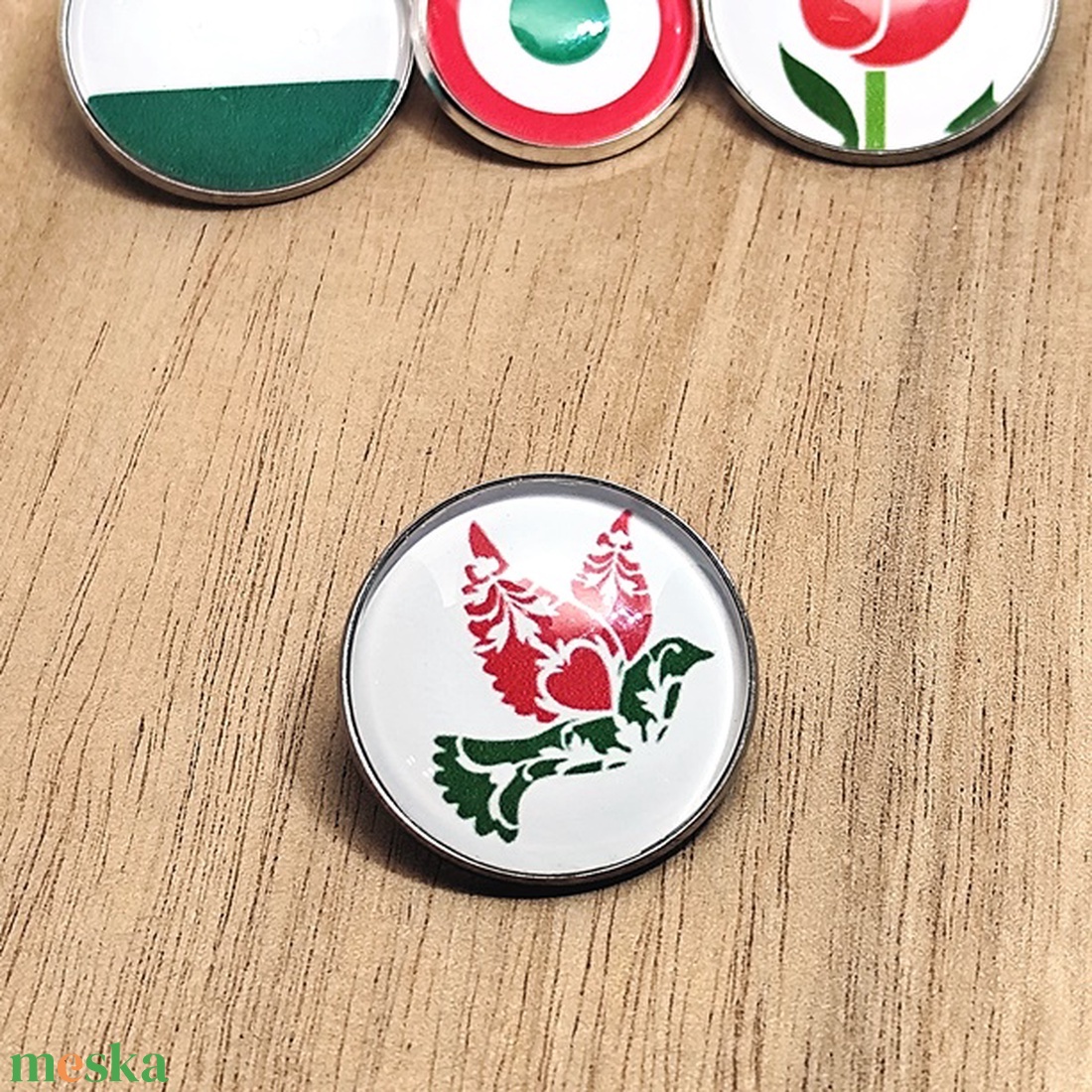 Madárkás kitűző, kokárda - ékszer - kitűző és bross - Meska.hu