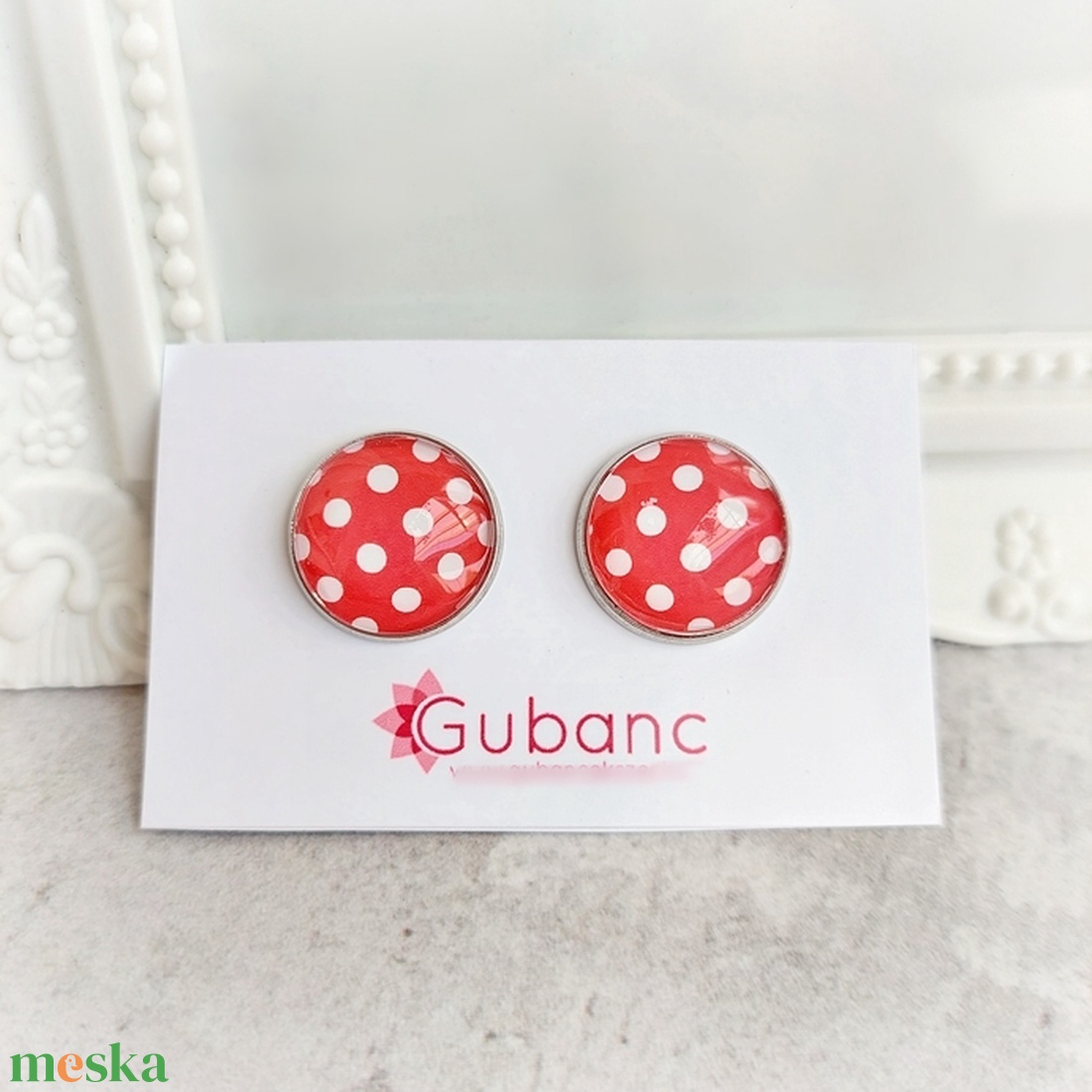 Piros pöttyös beszúrós fülbevaló - ékszer - fülbevaló - pötty fülbevaló - Meska.hu