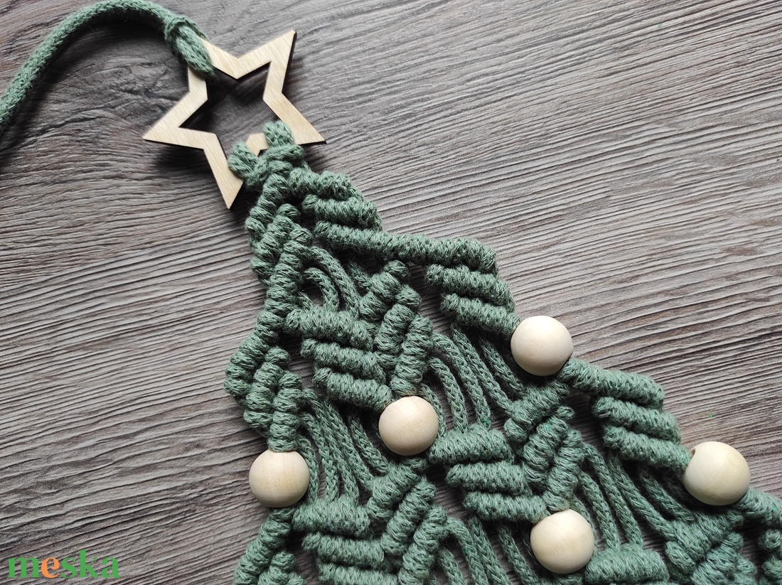 Makramé karácsonyfa ( eukaliptusz színben ) - karácsony - karácsonyi lakásdekoráció - karácsonyi lakásdíszek - Meska.hu