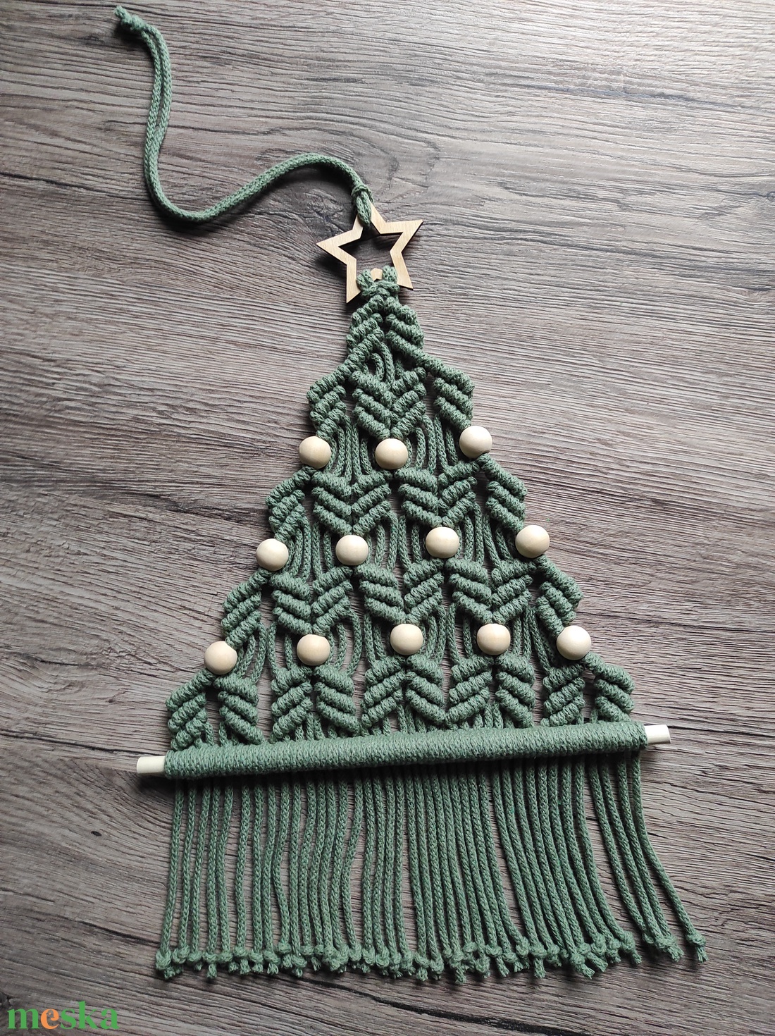 Makramé karácsonyfa ( eukaliptusz színben ) - karácsony - karácsonyi lakásdekoráció - karácsonyi lakásdíszek - Meska.hu