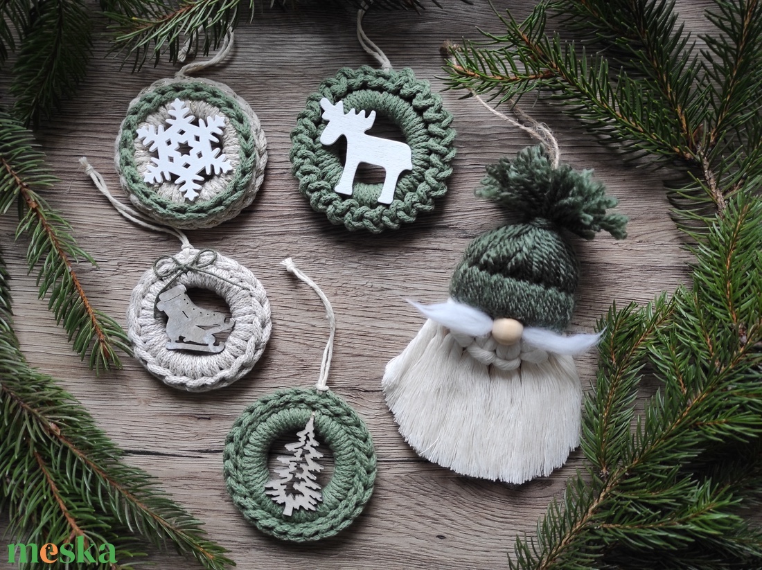 Horgolt karácsonyfadísz szett bézs-eukaliptusz színben - karácsony - karácsonyi lakásdekoráció - karácsonyfadíszek - Meska.hu