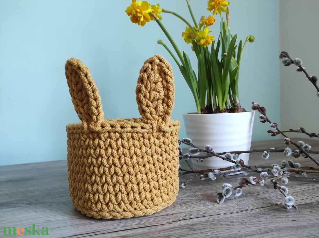 Horgolt nyuszifüles kosár (okker színben) - otthon & életmód - tárolás & rendszerezés - tárolókosár - Meska.hu