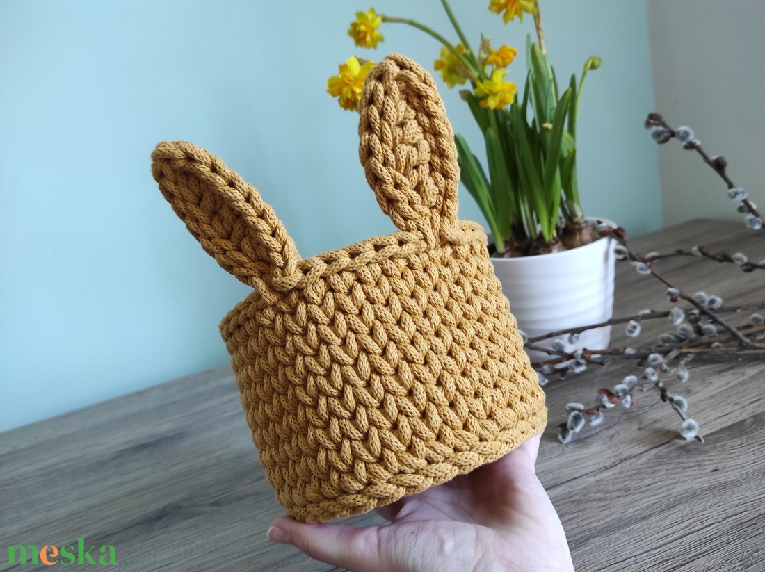 Horgolt nyuszifüles kosár (okker színben) - otthon & életmód - tárolás & rendszerezés - tárolókosár - Meska.hu