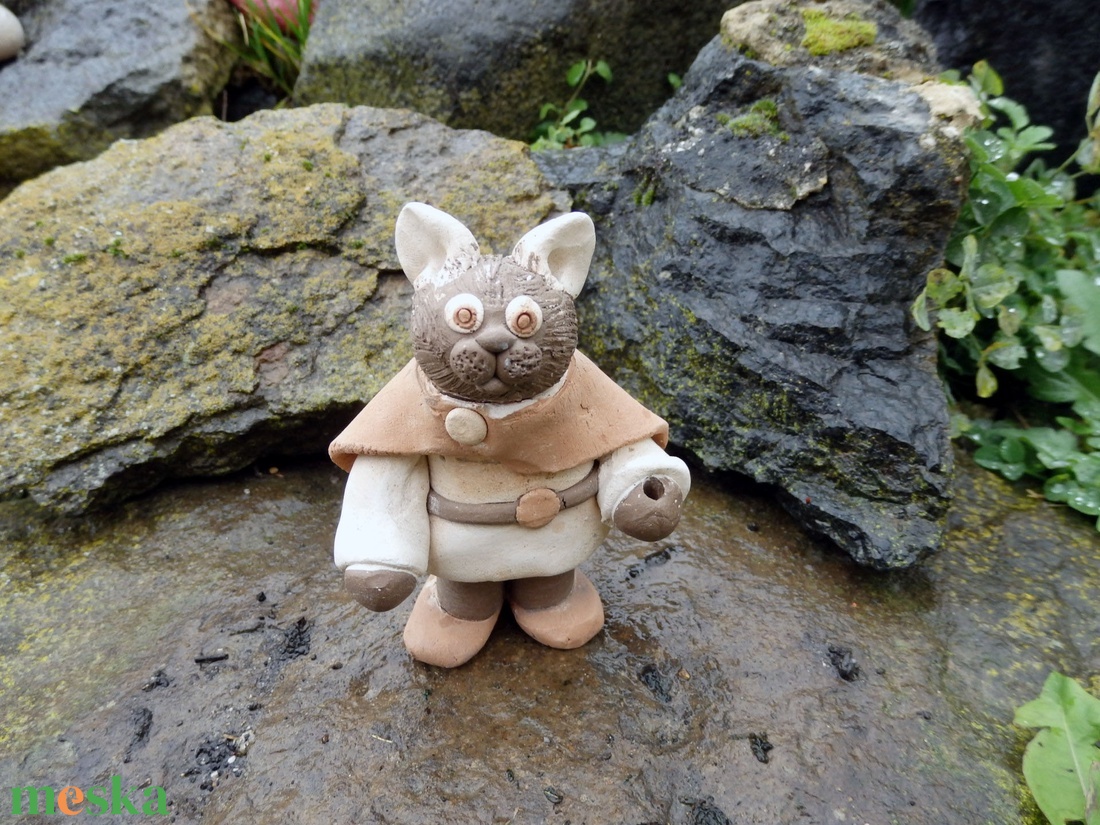 Kóbor Pöfeteg kerámia cica füstölőtartóval - művészet - szobor - kerámia - Meska.hu