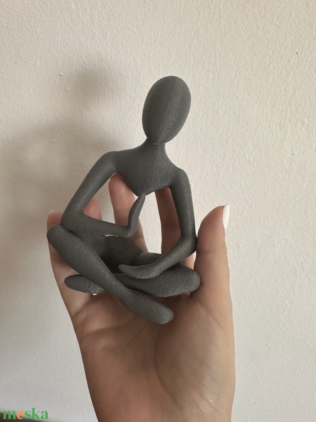 Meditáló figura modern, minimalista 3D nyomtatott szobor - otthon & életmód - dekoráció - asztal és polc dekoráció - asztaldísz - Meska.hu Meditáló figura modern, minimalista 3D nyomtatott szobor - otthon & életmód - dekoráció - asztal és polc dekoráció - asztaldísz - Meska.hu