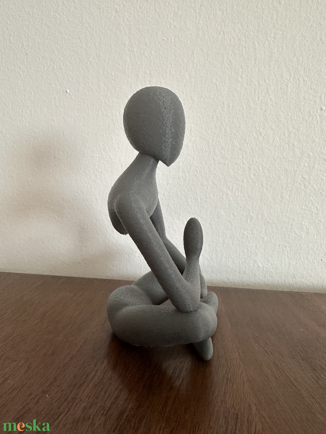 Meditáló figura modern, minimalista 3D nyomtatott szobor - otthon & életmód - dekoráció - asztal és polc dekoráció - asztaldísz - Meska.hu Meditáló figura modern, minimalista 3D nyomtatott szobor - otthon & életmód - dekoráció - asztal és polc dekoráció - asztaldísz - Meska.hu