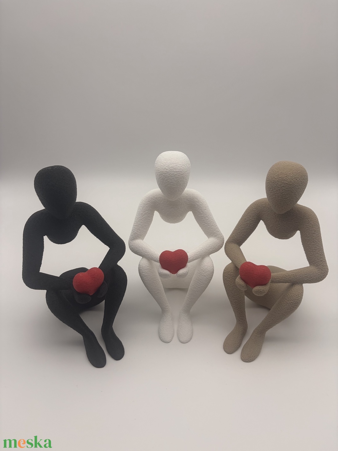 Modern szívet tartó emberalak - otthon & életmód - dekoráció - dekoratív figurák és szobrok - Meska.hu