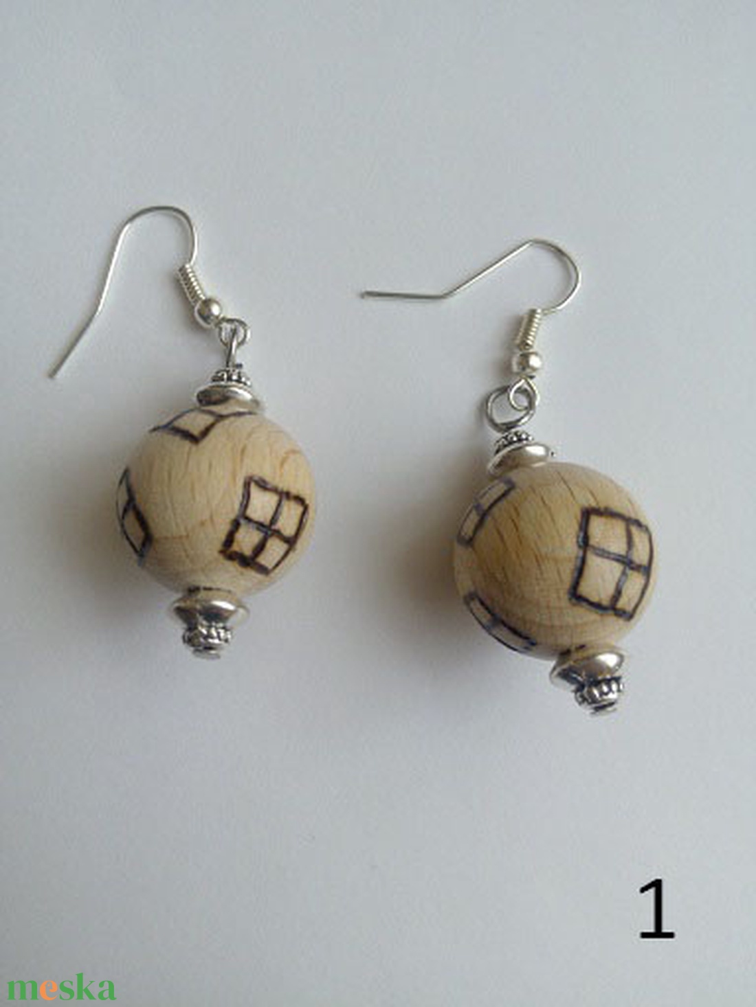 Mintás, fa fülbevaló - pirográf technikával - ékszer - fülbevaló - lógó fülbevaló - Meska.hu