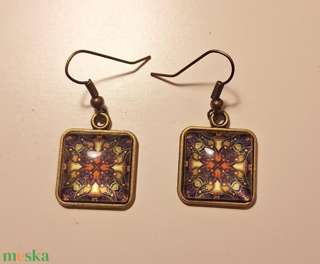 Fülbevaló - zöld-sárga mintával - ékszer - fülbevaló - lógó fülbevaló - Meska.hu