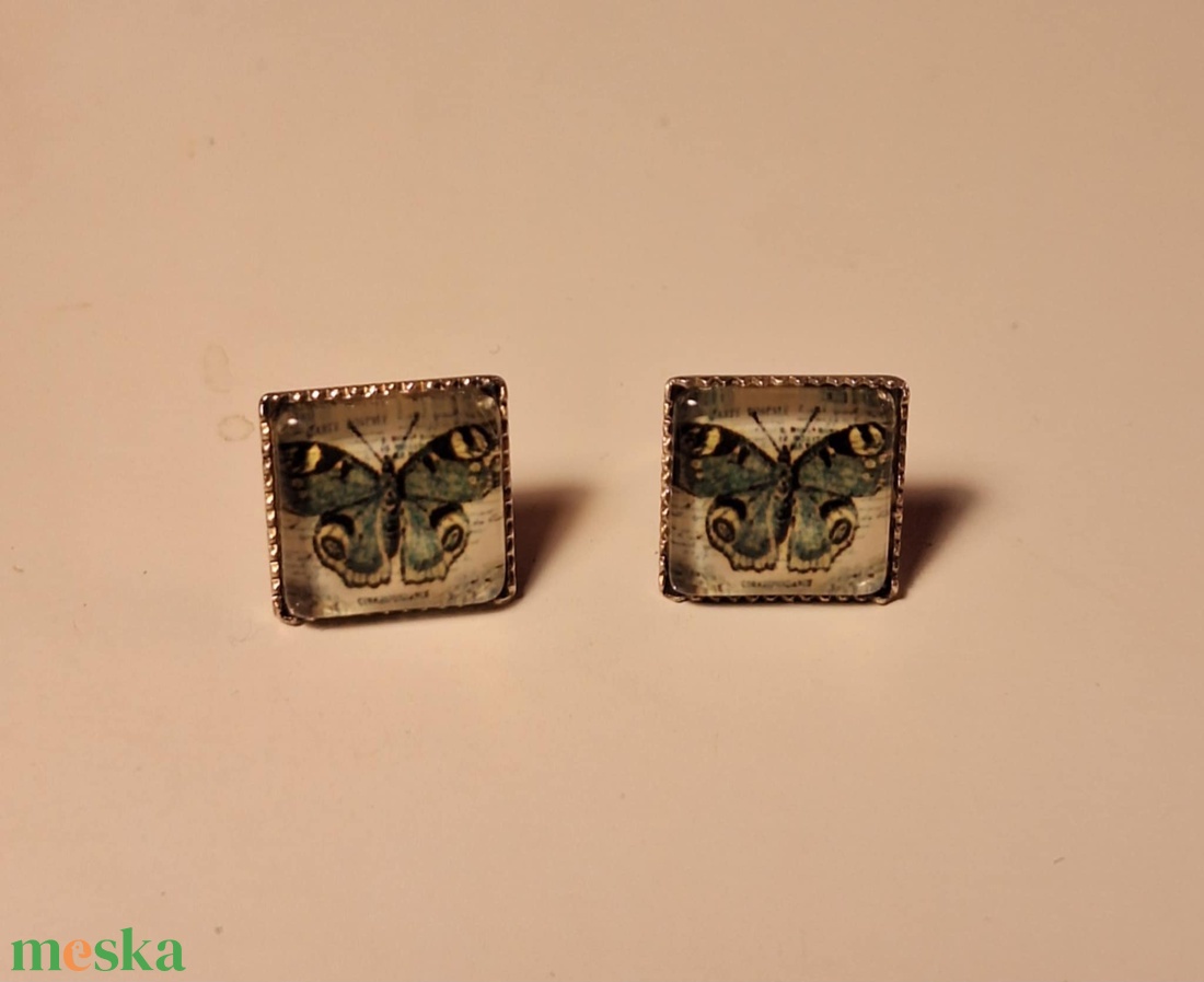 Fülbevaló - vintage hatású képpel - pillangó - ékszer - fülbevaló - pötty fülbevaló - Meska.hu Fülbevaló - vintage hatású képpel - pillangó - ékszer - fülbevaló - pötty fülbevaló - Meska.hu