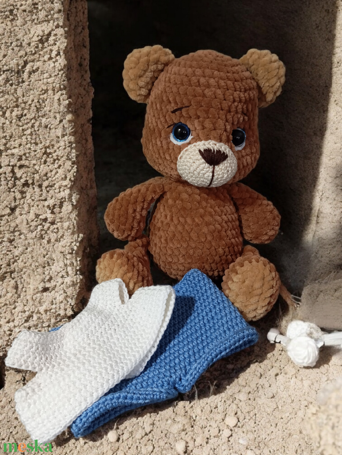 Horgolt plüss maci nadrágban - játék & sport - plüssállat & játékfigura - maci - Meska.hu