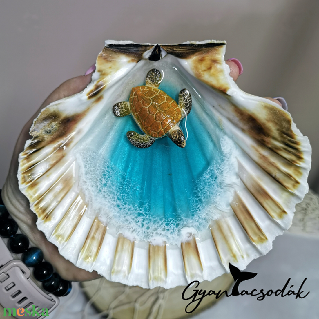 Óriás kagyló gyűrűtartó, ékszertartó, teknőssel - Epoxi, epoxy gyanta, műgyanta - Gyantacsodák - esküvő - kiegészítők - gyűrűtartó & gyűrűpárna - Meska.hu Óriás kagyló gyűrűtartó, ékszertartó, teknőssel - Epoxi, epoxy gyanta, műgyanta - Gyantacsodák - esküvő - kiegészítők - gyűrűtartó & gyűrűpárna - Meska.hu