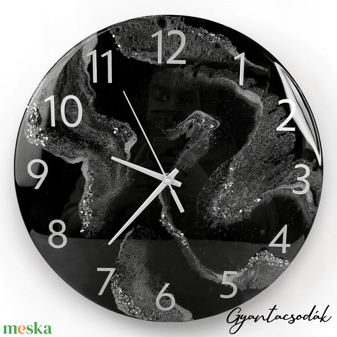 EPOXI GYANTA FALIÓRA - KEREK EZÜST ONIX 33CM - GYANTACSODÁK - otthon & életmód - dekoráció - fali és függő dekoráció - falióra & óra - Meska.hu