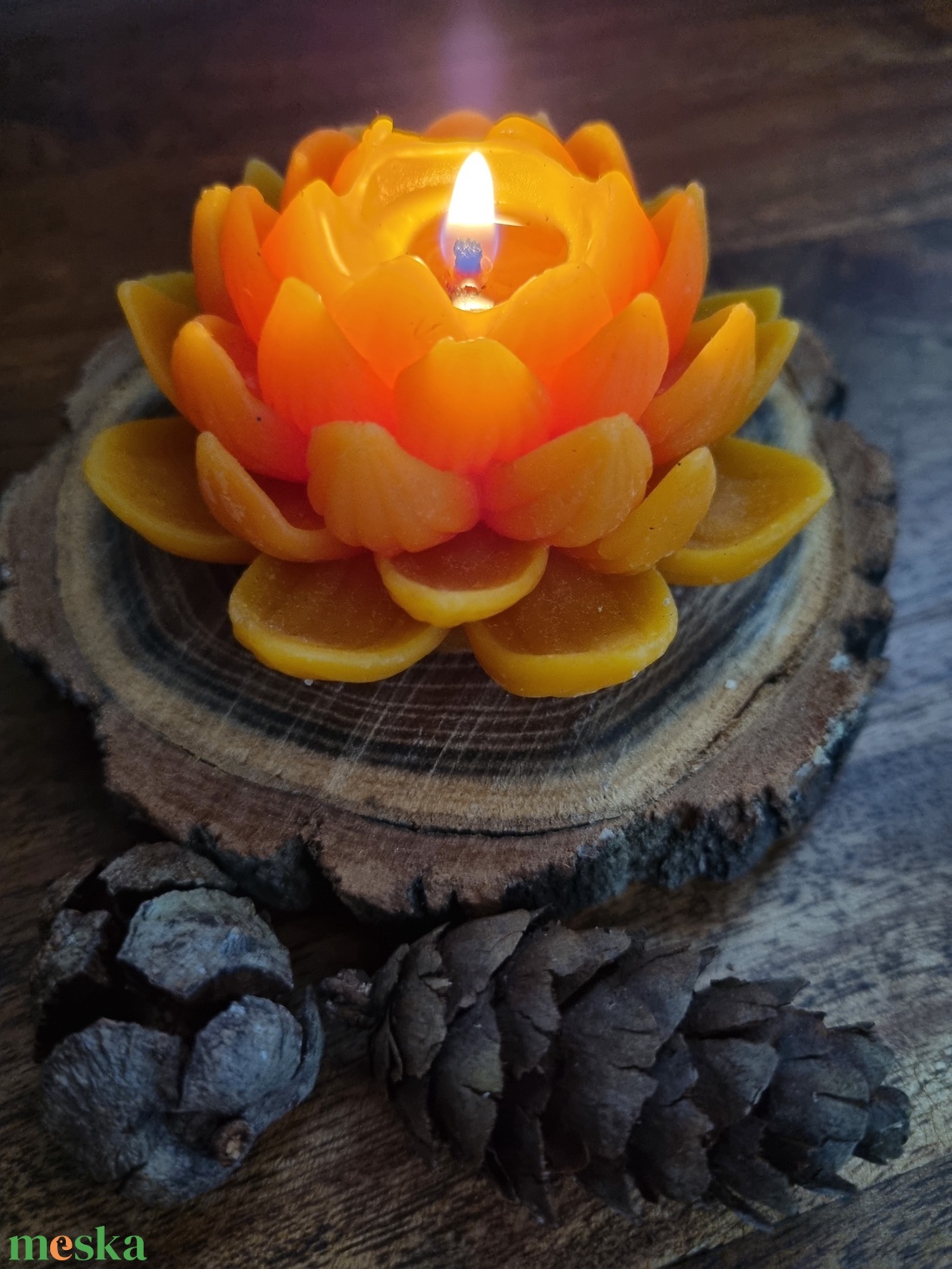 Méhviasz lótuszvirág gyertya - karácsony - karácsonyi lakásdekoráció - karácsonyi illatgyertya, mécses - Meska.hu