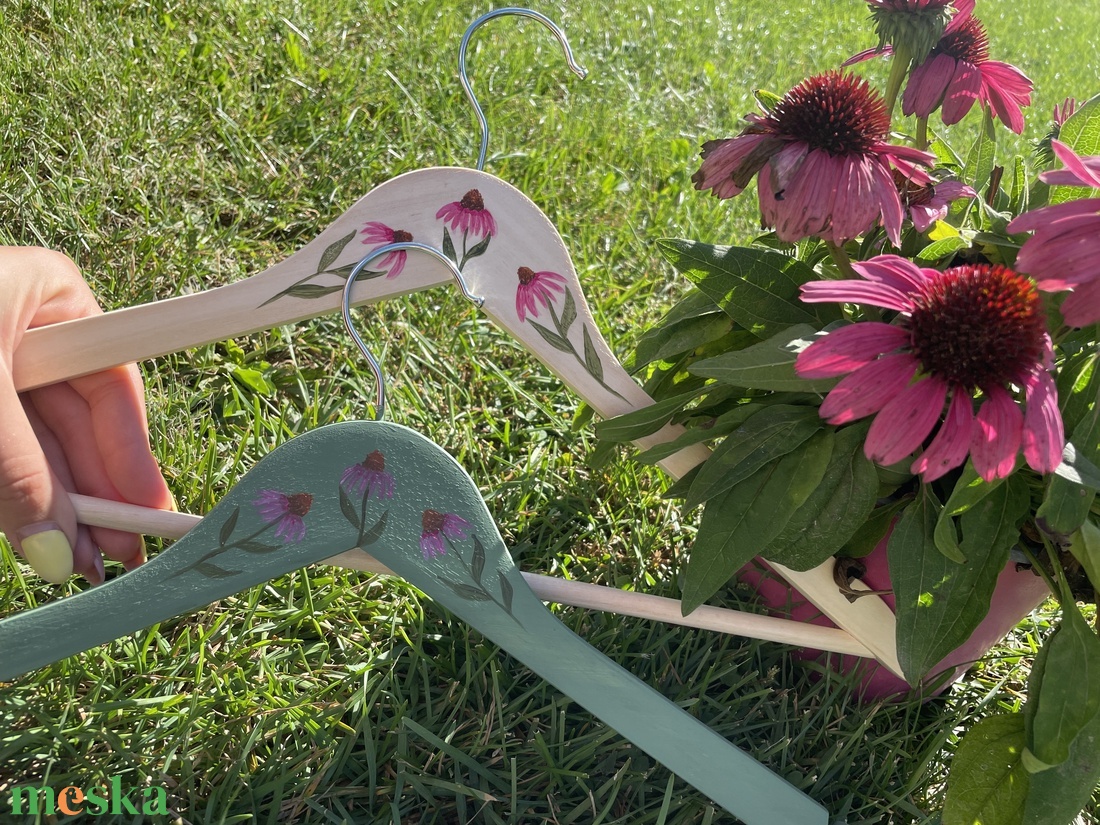 Kas virágos festett vállfa - esküvő - ruha - vállfa - Meska.hu