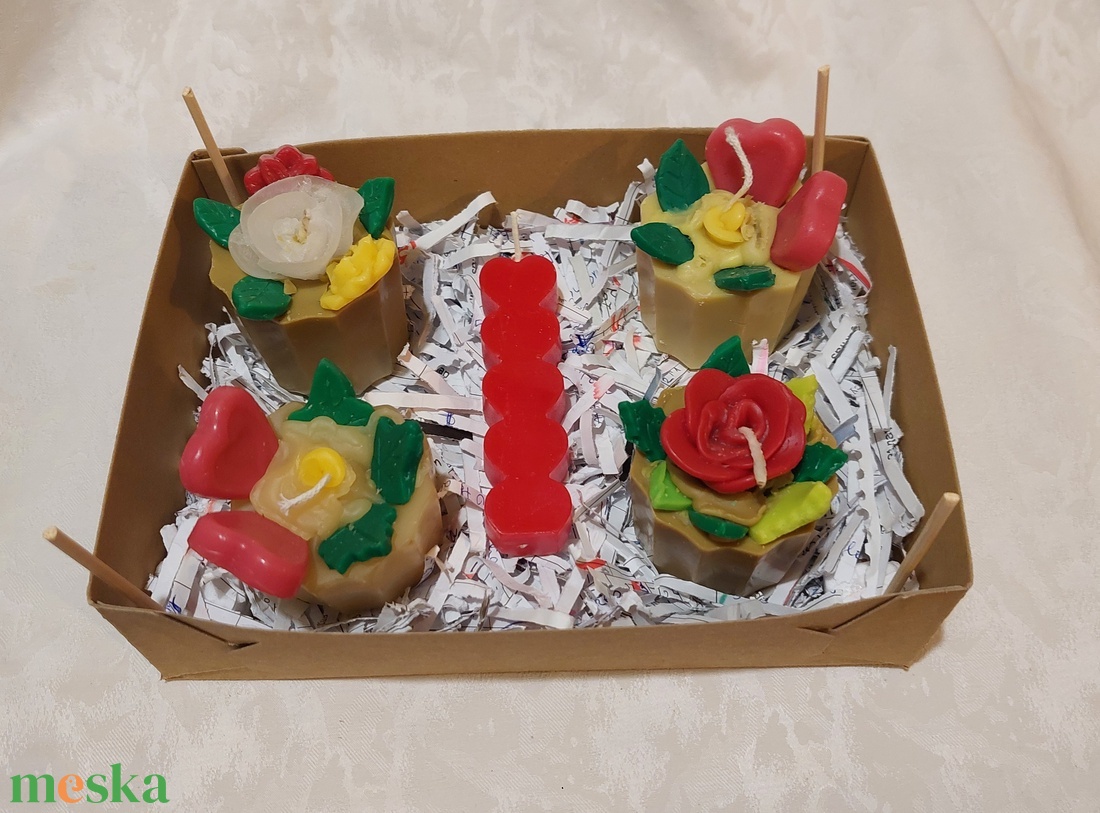 Vegyes színű romantikus gyertyák díszdobozban. - otthon & életmód - gyertya, illat, aroma - gyertya - Meska.hu Vegyes színű romantikus gyertyák díszdobozban. - otthon & életmód - gyertya, illat, aroma - gyertya - Meska.hu