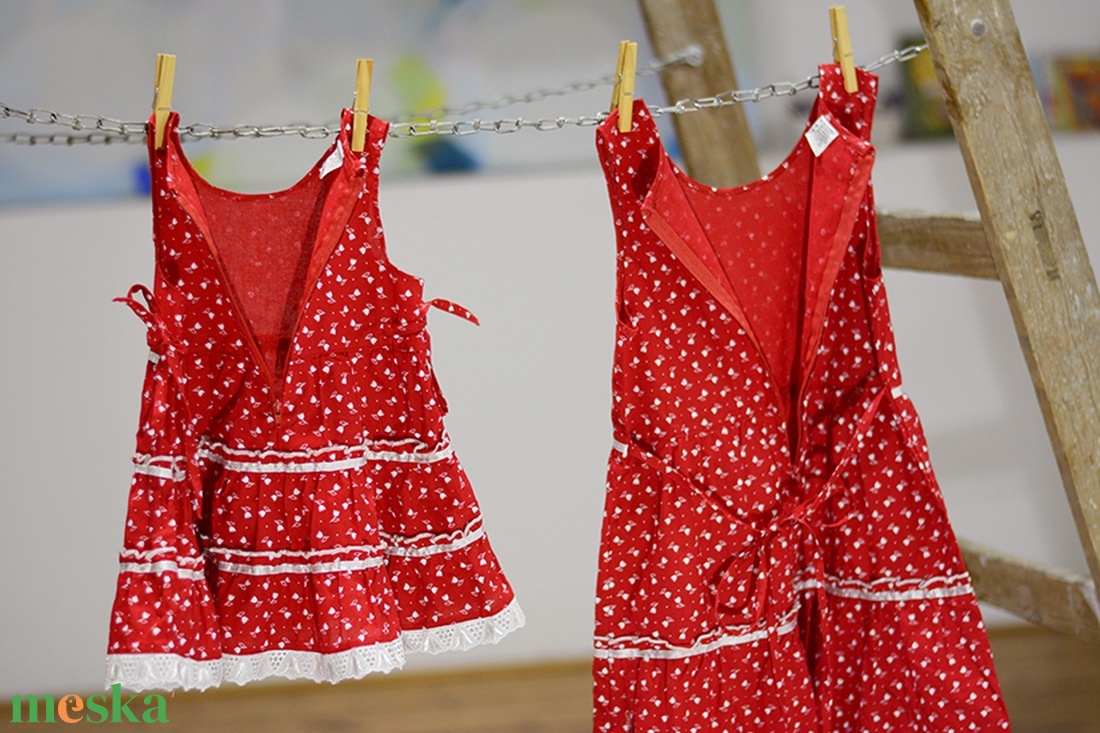 Pirosfestő 62-152-es lány ruha madeira csipke díszítéssel - ruha & divat - babaruha & gyerekruha - ruha - Meska.hu