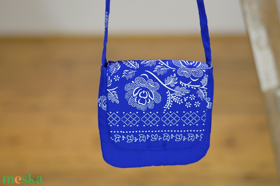 Kékfestő mintájú bordűrös táska - táska & tok - kézitáska & válltáska - vállon átvethető táska - Meska.hu