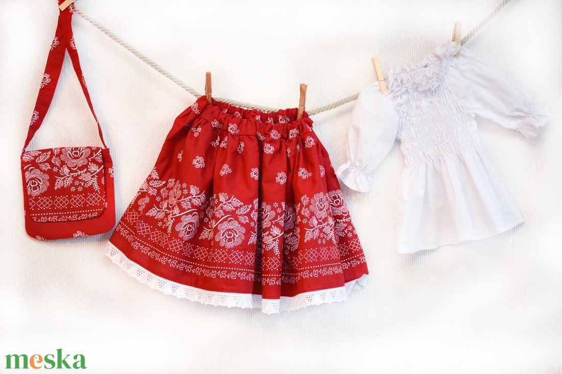PÖRGŐS, állítható derekú, 2 szélhosszas, 50-80 cm hossz, bordűrös pirosfestő mintájú néptáncos szoknya - ruha & divat - női ruha - szoknya - Meska.hu PÖRGŐS, állítható derekú, 2 szélhosszas, 50-80 cm hossz, bordűrös pirosfestő mintájú néptáncos szoknya - ruha & divat - női ruha - szoknya - Meska.hu